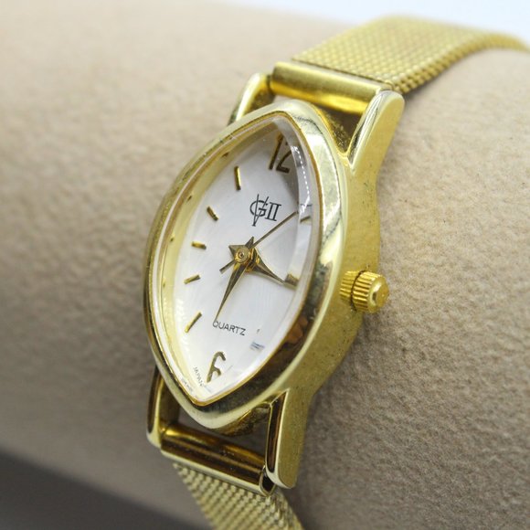 VG II Diamond Shape Raised Crystal White Face Textured Gold Tone Band Watch 8 In - Picture 3 of 6